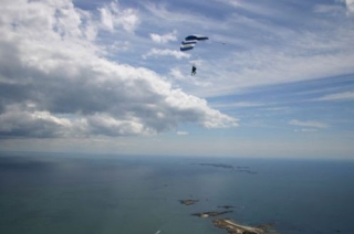  Parachute arrival 